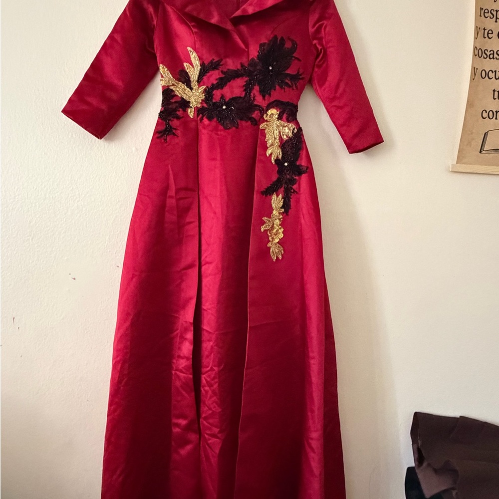 Red Satin Long-Sleeve Evening Dress with Appliqué Detail - Picture 2 of 15